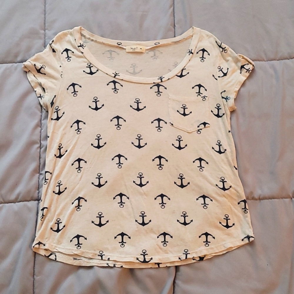 Tan t-shirt with dark blue anchors. Size medium.